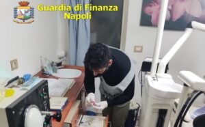 Scopri di più sull'articolo Falso dentista ed evasore totale scoperto dalla GdF a Napoli