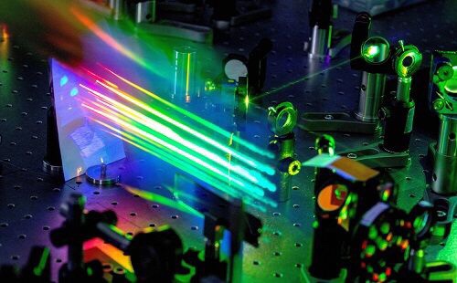 Al momento stai visualizzando Nano-convertitori ottici ultraveloci comandati dalla luce